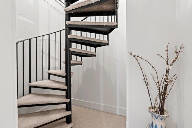 637 S MONROE AVENUE, Green Bay, WI 54301