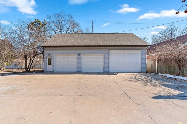 637 S MONROE AVENUE, Green Bay, WI 54301