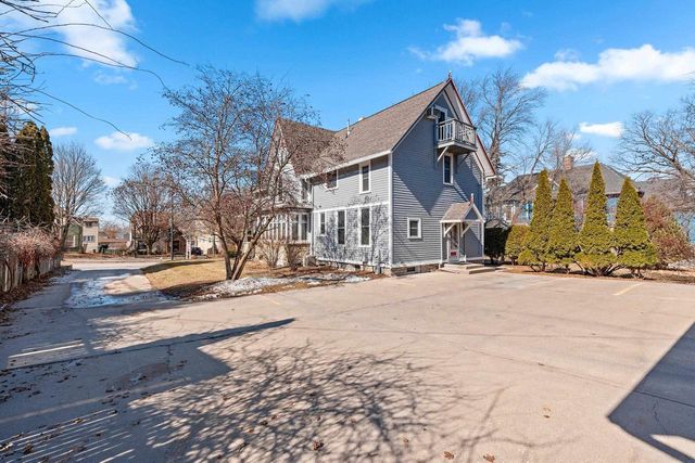 637 S MONROE AVENUE, Green Bay, WI 54301