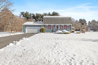 34 Rolling Hills Dr, East Bridgewater, MA 02333