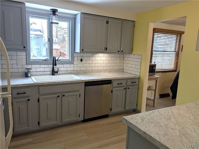 8046 Bamm Hollow Road, Clay, NY 13041