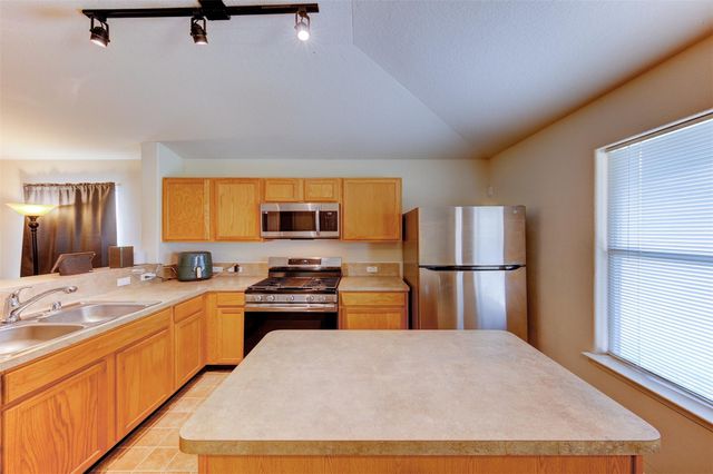 2027 Wooded Oaks Drive, Humble, TX 77396