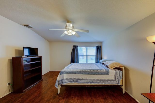2027 Wooded Oaks Drive, Humble, TX 77396
