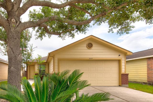 2027 Wooded Oaks Drive, Humble, TX 77396