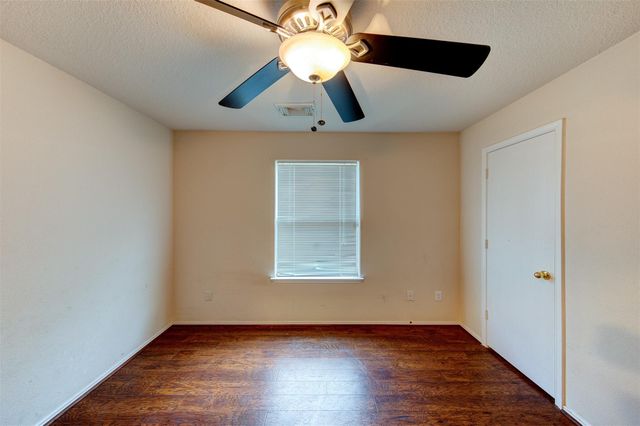 2027 Wooded Oaks Drive, Humble, TX 77396
