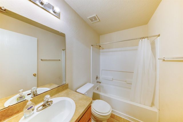 2027 Wooded Oaks Drive, Humble, TX 77396