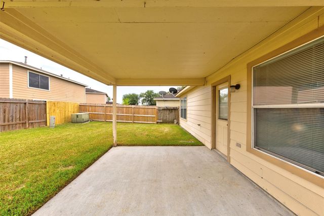 2027 Wooded Oaks Drive, Humble, TX 77396