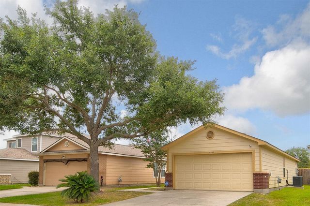 2027 Wooded Oaks Drive, Humble, TX 77396