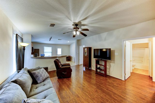 2027 Wooded Oaks Drive, Humble, TX 77396