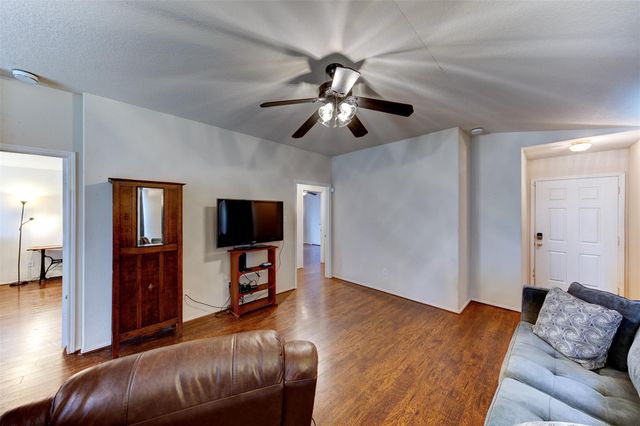 2027 Wooded Oaks Drive, Humble, TX 77396