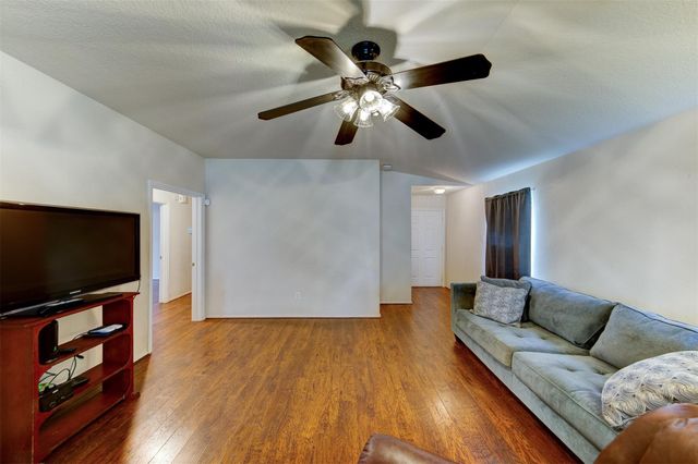 2027 Wooded Oaks Drive, Humble, TX 77396