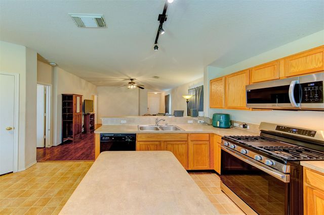 2027 Wooded Oaks Drive, Humble, TX 77396