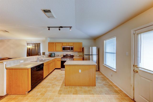 2027 Wooded Oaks Drive, Humble, TX 77396