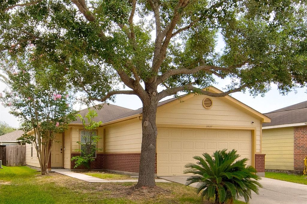 2027 Wooded Oaks Drive, Humble, TX 77396
