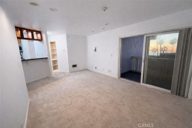 630 The Village 302, Redondo Beach, CA 90277