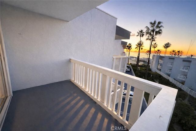 630 The Village 302, Redondo Beach, CA 90277