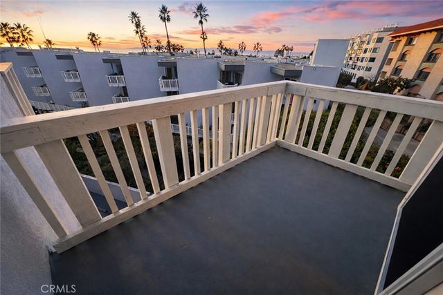 630 The Village 302, Redondo Beach, CA 90277