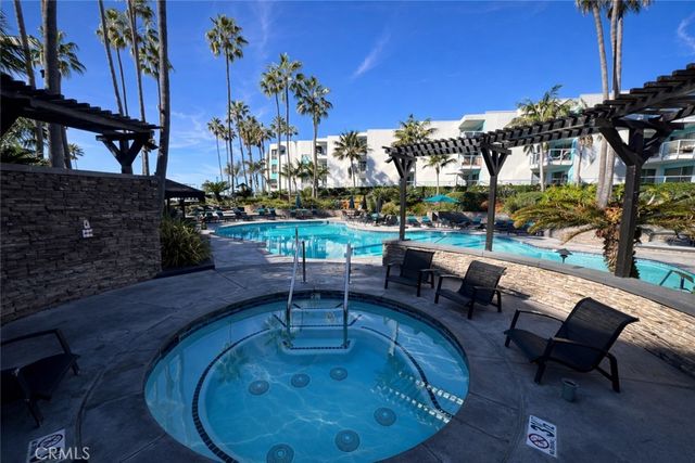 630 The Village 302, Redondo Beach, CA 90277