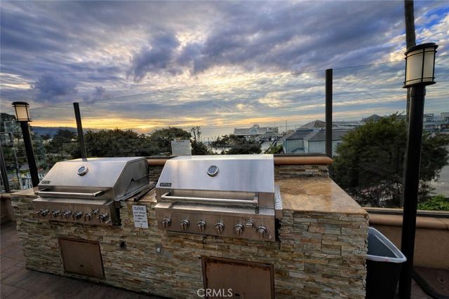 630 The Village 302, Redondo Beach, CA 90277