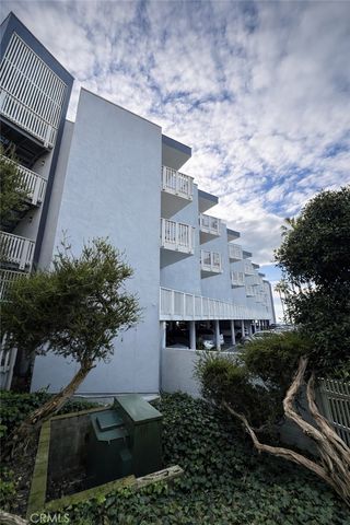 630 The Village 302, Redondo Beach, CA 90277