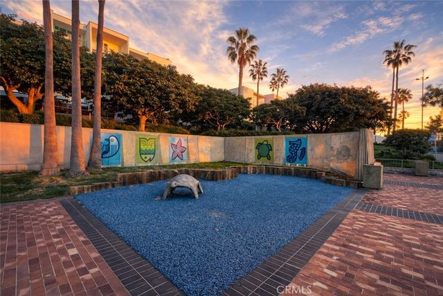 630 The Village 302, Redondo Beach, CA 90277