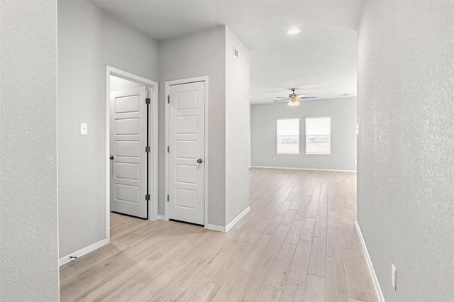 130 Keltic DR, Kyle, TX 78640