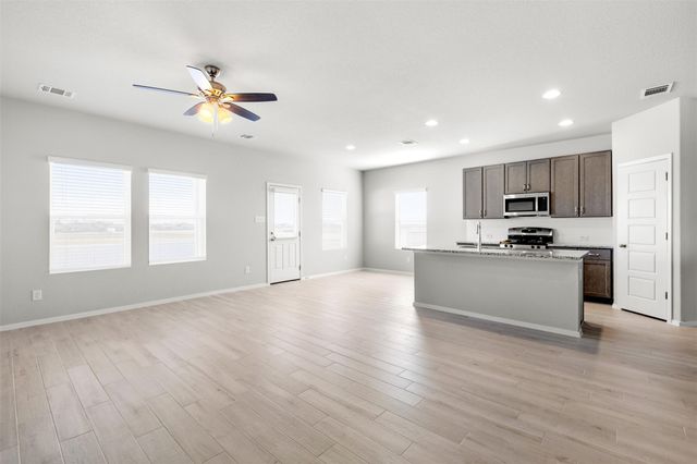 130 Keltic DR, Kyle, TX 78640