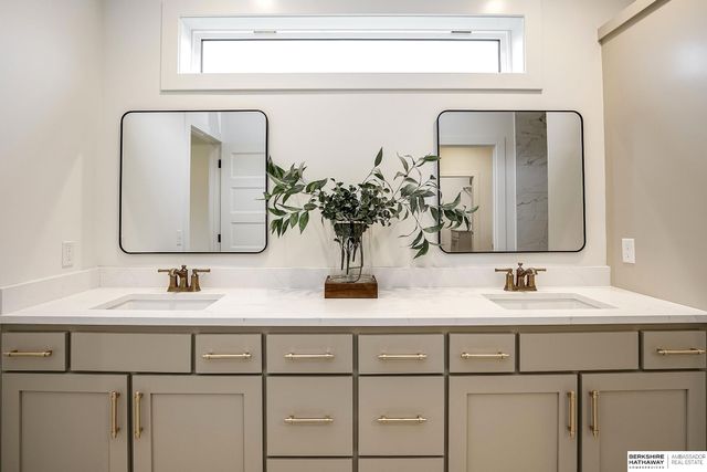 5707 N 209th Street, Elkhorn, NE 68022