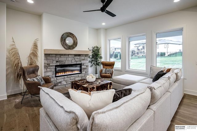 5707 N 209th Street, Elkhorn, NE 68022