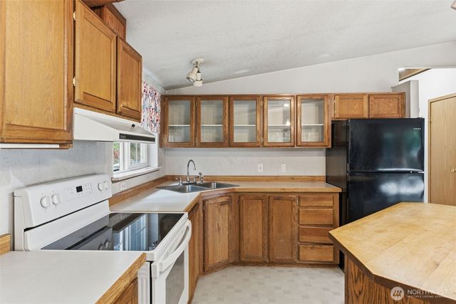 101 N Duckabush Drive N, Hoodsport, WA 98548