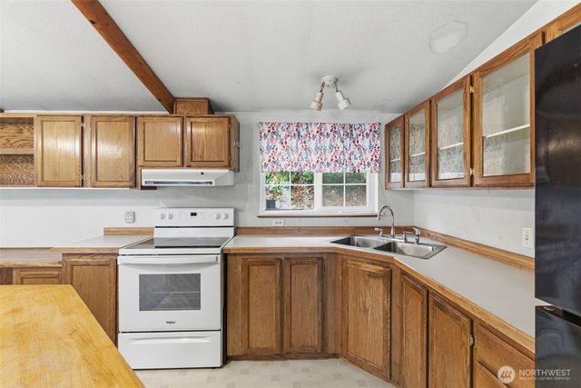 101 N Duckabush Drive N, Hoodsport, WA 98548