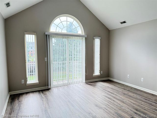 8413 Heywood Circle, Sterling Heights, MI 48312