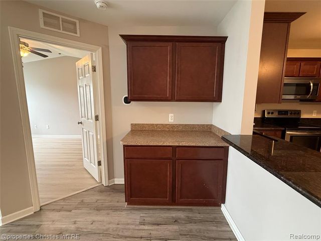 8413 Heywood Circle, Sterling Heights, MI 48312