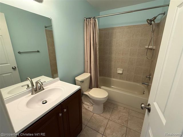 8413 Heywood Circle, Sterling Heights, MI 48312