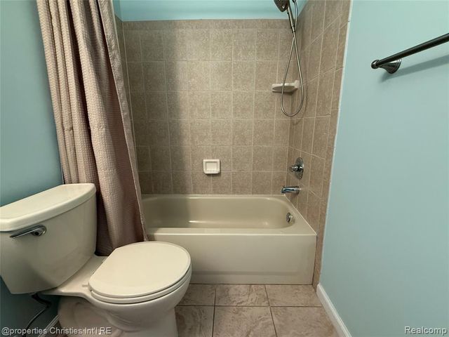8413 Heywood Circle, Sterling Heights, MI 48312