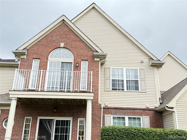 8413 Heywood Circle, Sterling Heights, MI 48312