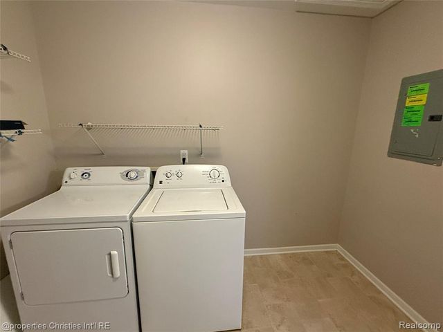 8413 Heywood Circle, Sterling Heights, MI 48312