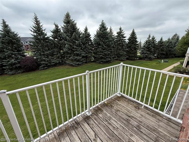 8413 Heywood Circle, Sterling Heights, MI 48312