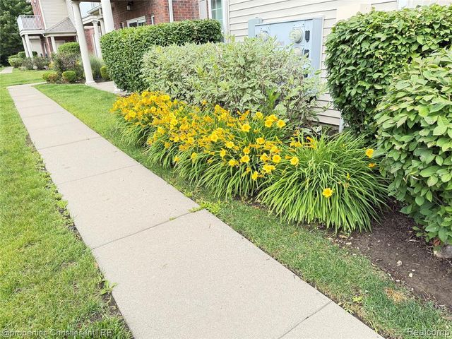 8413 Heywood Circle, Sterling Heights, MI 48312