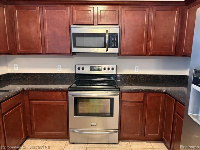 8413 Heywood Circle, Sterling Heights, MI 48312