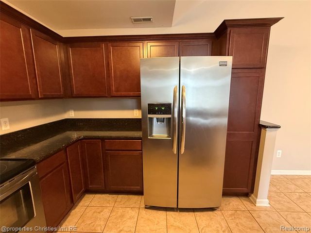 8413 Heywood Circle, Sterling Heights, MI 48312