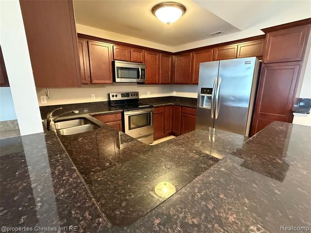 8413 Heywood Circle, Sterling Heights, MI 48312