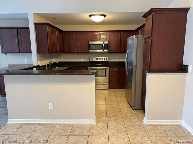 8413 Heywood Circle, Sterling Heights, MI 48312