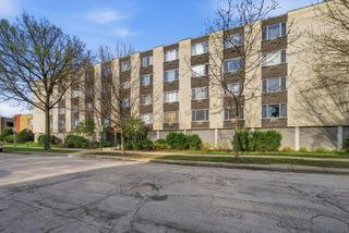 201 S Maple Avenue 103, Oak Park, IL 60302