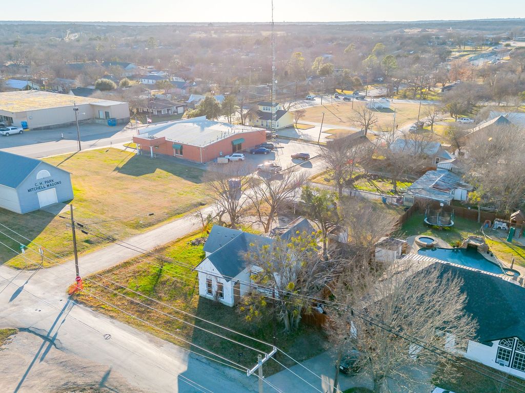 201 N Spears Street, Alvarado, TX 76009
