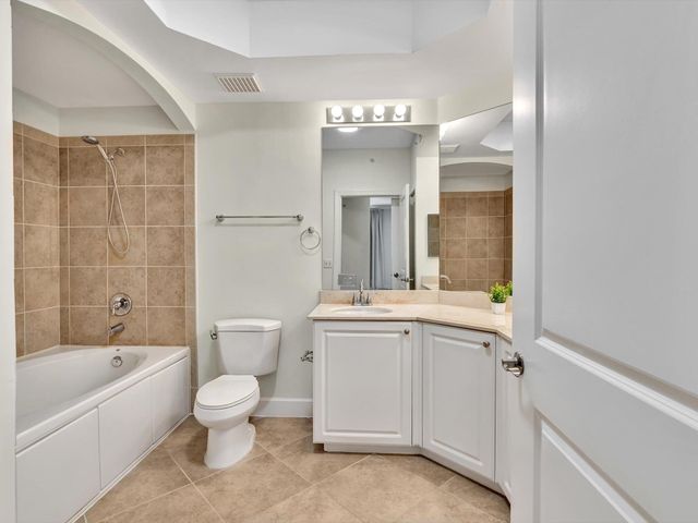 1405 RENAISSANCE Way 405, Boynton Beach, FL 33426