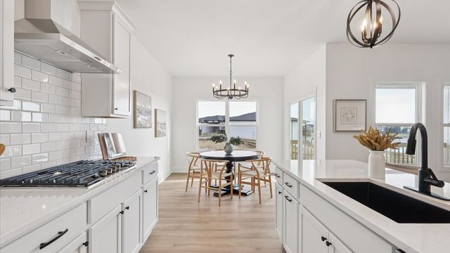 595 NW Concord Lane, Waukee, IA 50263