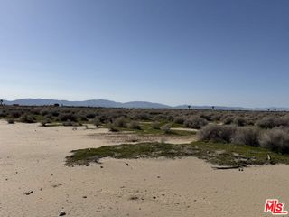 78 W Avenue K-8, Lancaster, CA 93536