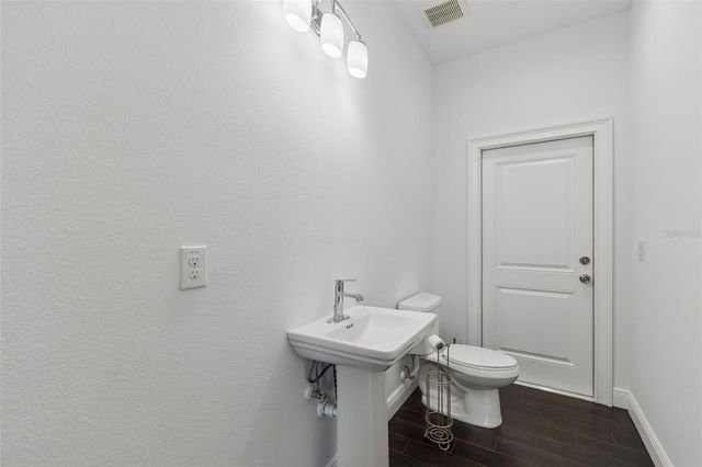 5803 N FREMONT AVENUE, Tampa, FL 33603