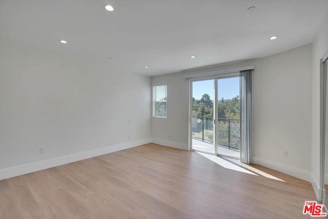 14419 Riverside Drive 203, Sherman Oaks, CA 91423